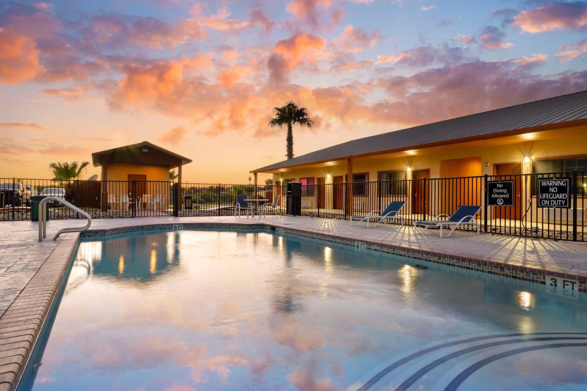 Best Western Hebbronville Inn מראה חיצוני תמונה