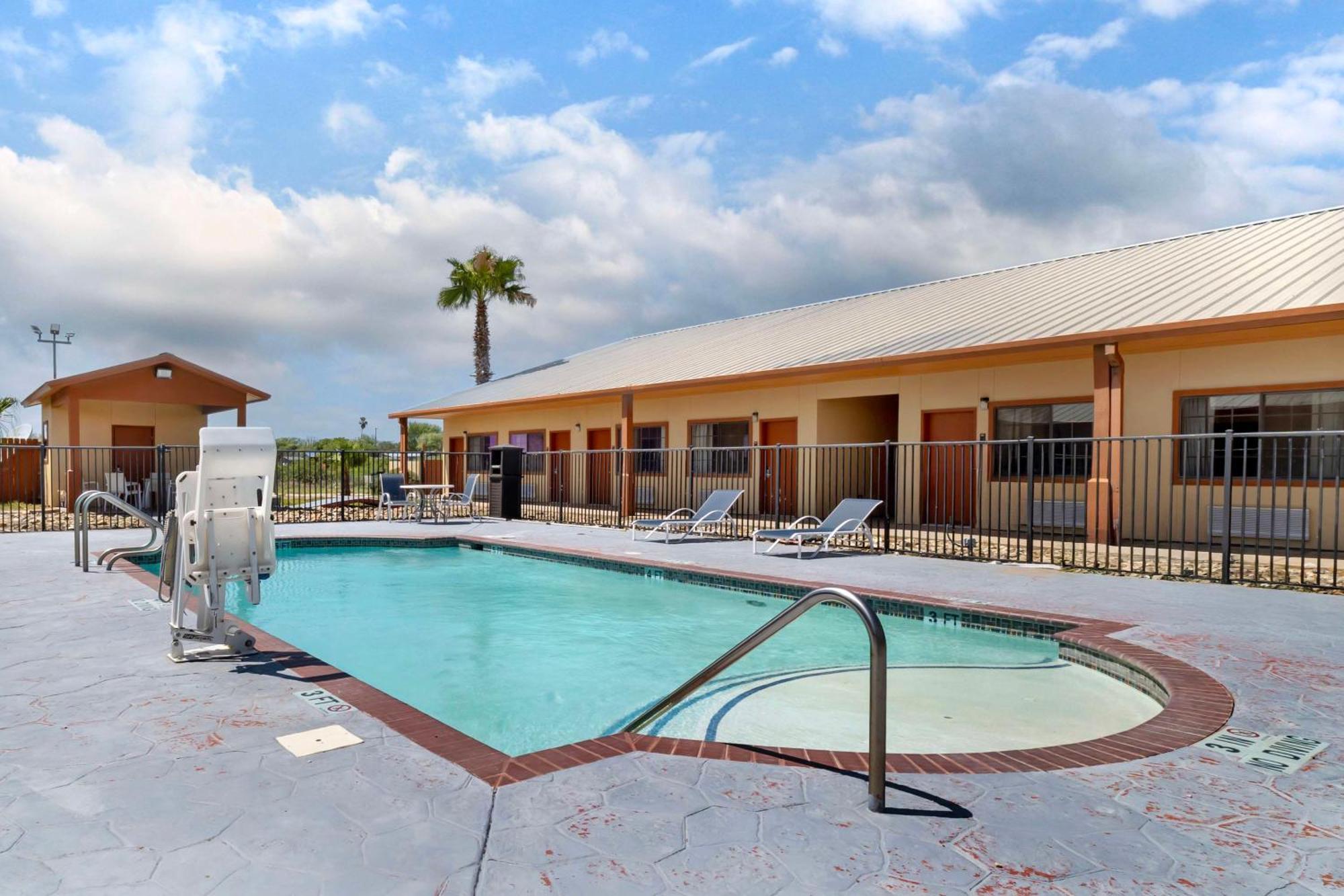 Best Western Hebbronville Inn מראה חיצוני תמונה
