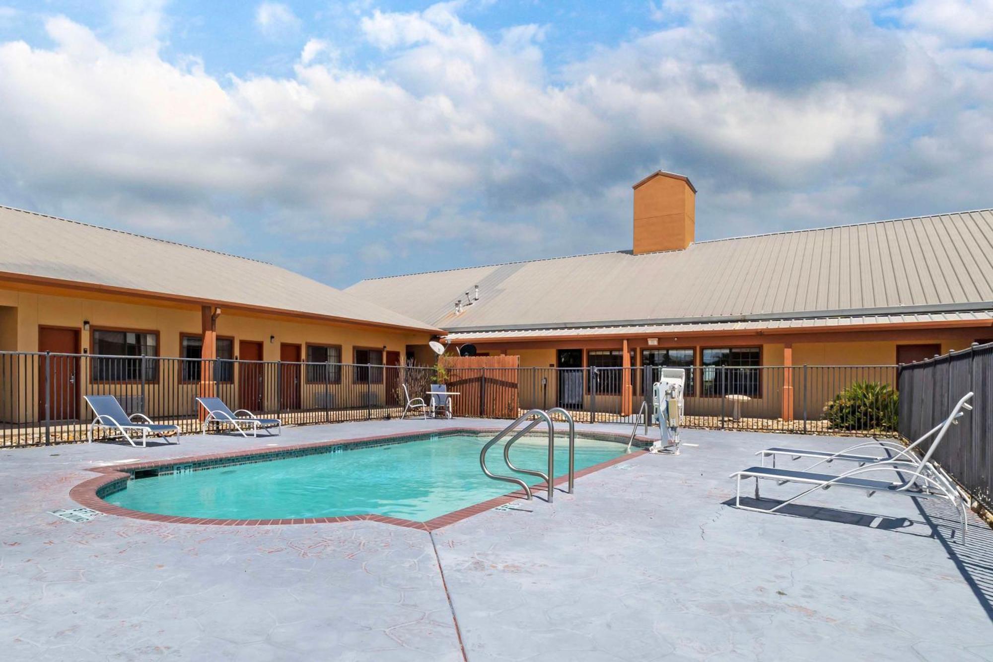 Best Western Hebbronville Inn מראה חיצוני תמונה